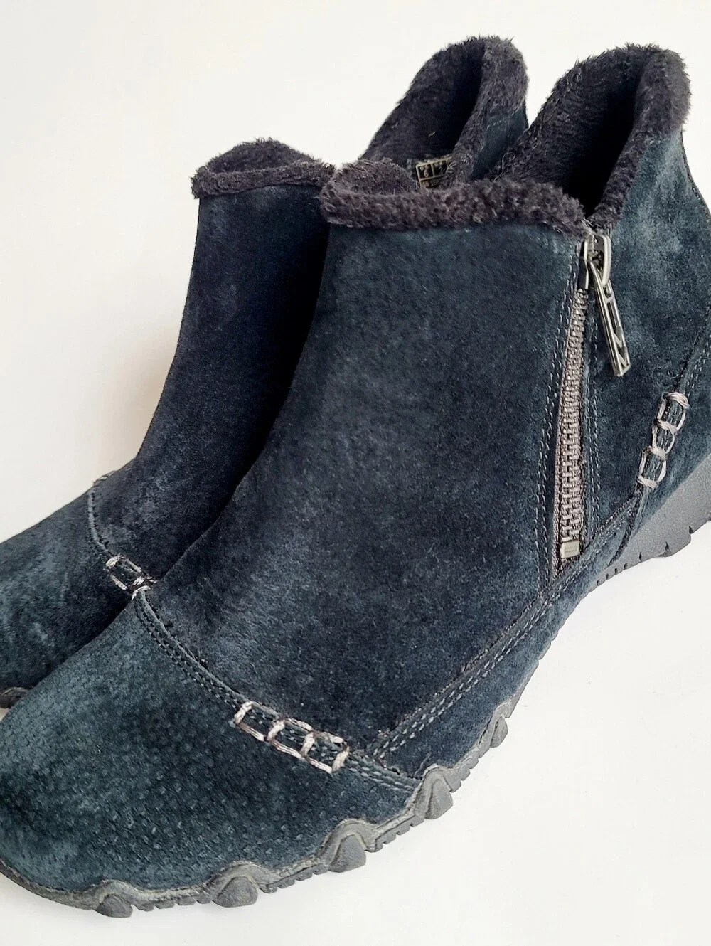 Skechers black suede